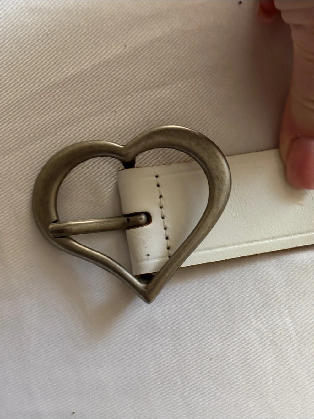 White Leather Belt with Heart Shaped Silver Buckle Women’s XL